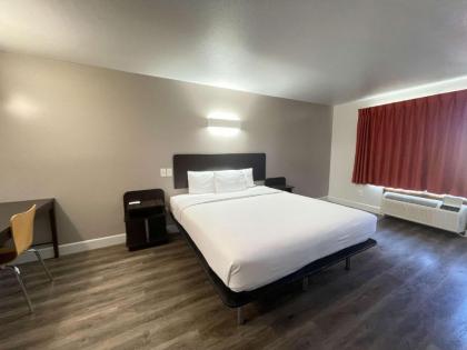 Motel 6-Hesperia CA - West Main Street I-15 - image 13