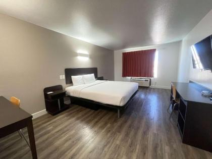 Motel 6-Hesperia CA - West Main Street I-15 - image 14