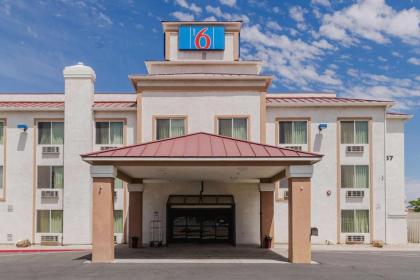 Motel 6-Hesperia CA - West Main Street I-15 - image 2