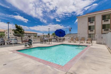 Motel 6-Hesperia CA - West Main Street I-15 - image 8