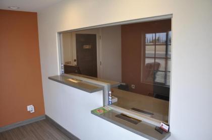 Motel 6 Maple/Main - image 2