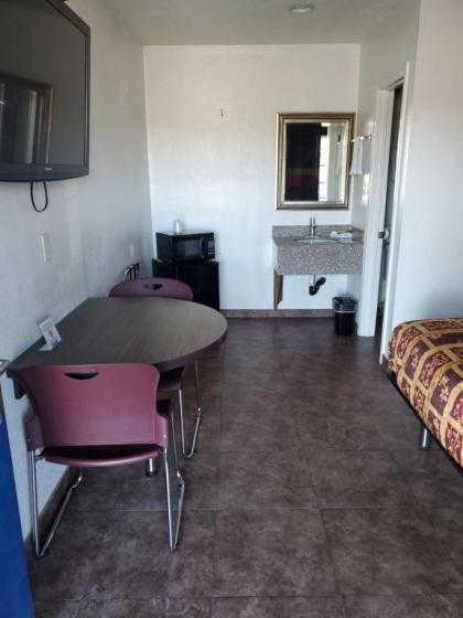 High Desert Inn - image 11
