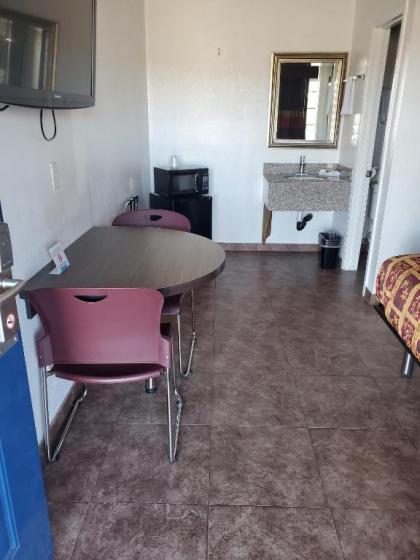 High Desert Inn - image 12
