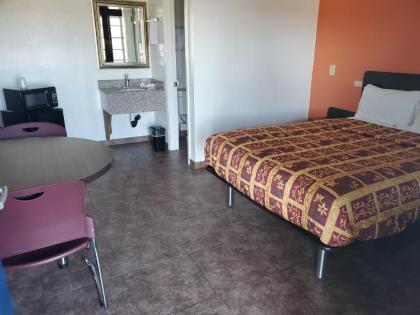 High Desert Inn - image 13
