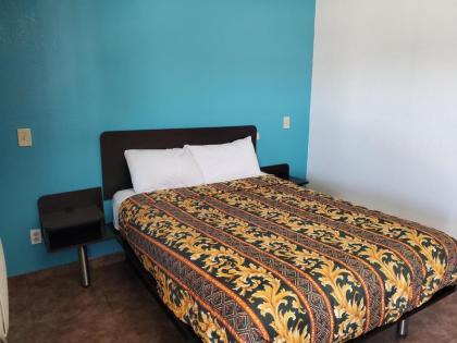 High Desert Inn - image 7