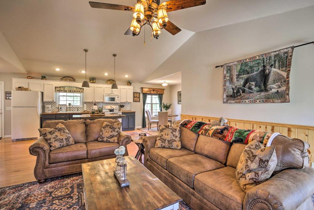 Luxury Mtn Living Cabin 1 Mi to Lake Chatuge! - image 5