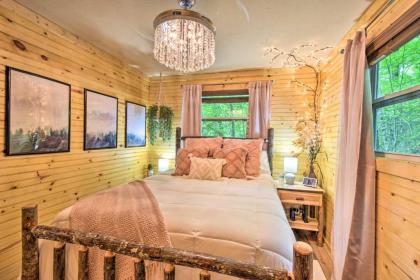 Treetop Haven with Deck 8 Mi to Fairgrounds! - image 13