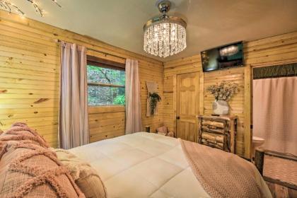Treetop Haven with Deck 8 Mi to Fairgrounds! - image 14