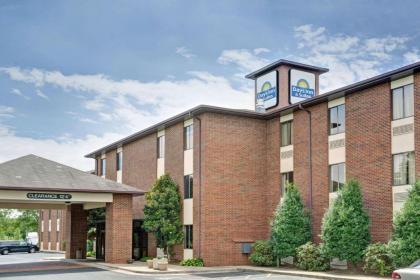 Days Inn  Suites by Wyndham Hickory North Carolina