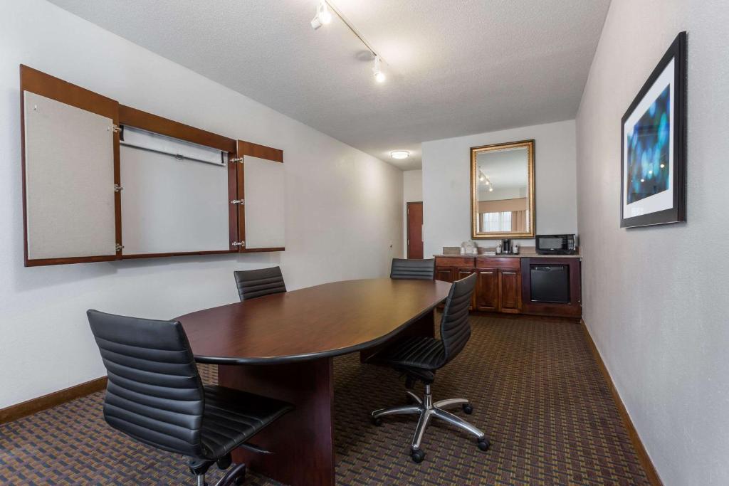 Wingate by Wyndham High Point - image 2
