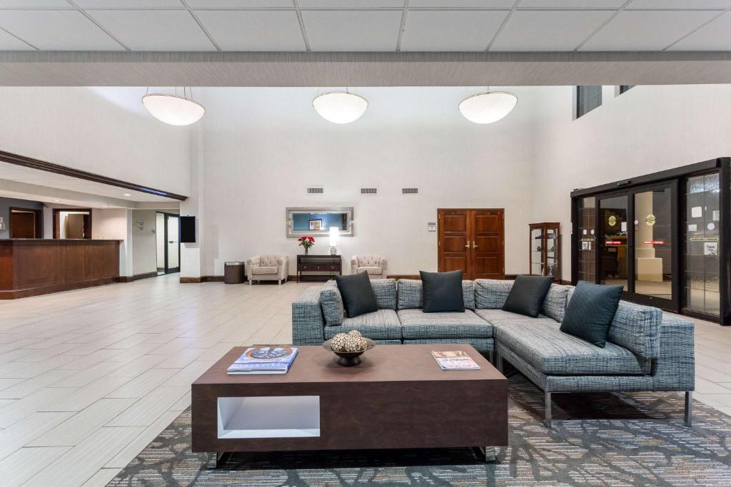 Wingate by Wyndham High Point - image 4