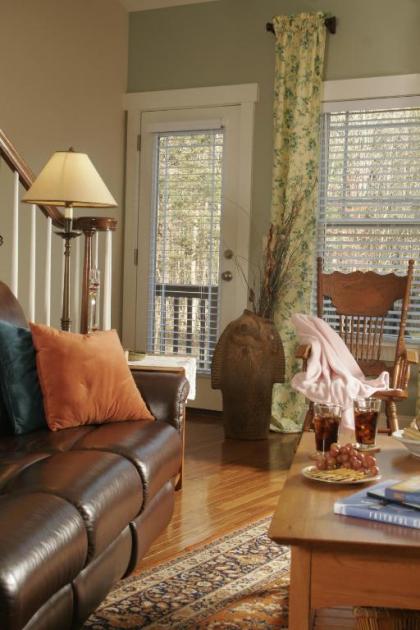 Seven Oaks Inn Bed and Breakfast - image 10