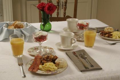 Seven Oaks Inn Bed and Breakfast - image 11
