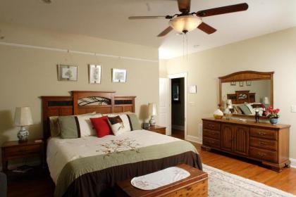 Seven Oaks Inn Bed and Breakfast - image 14