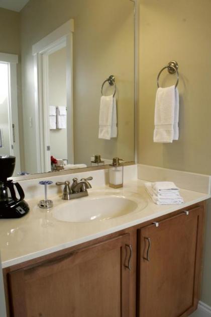Seven Oaks Inn Bed and Breakfast - image 3