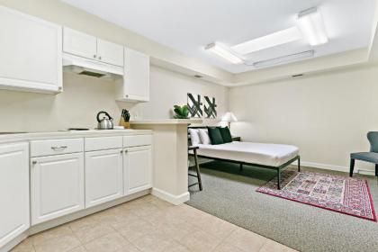 Highland Park minimalist Studio Unit   Near metra Illinois