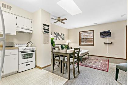Highland Park Cozy Studio Apt Nearby metra Station Highland Park