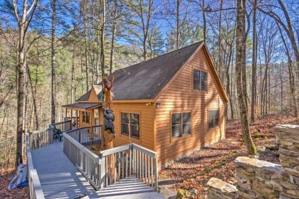 Highlands Cabin with Forest Views Less Than 4 Mi to Cashiers