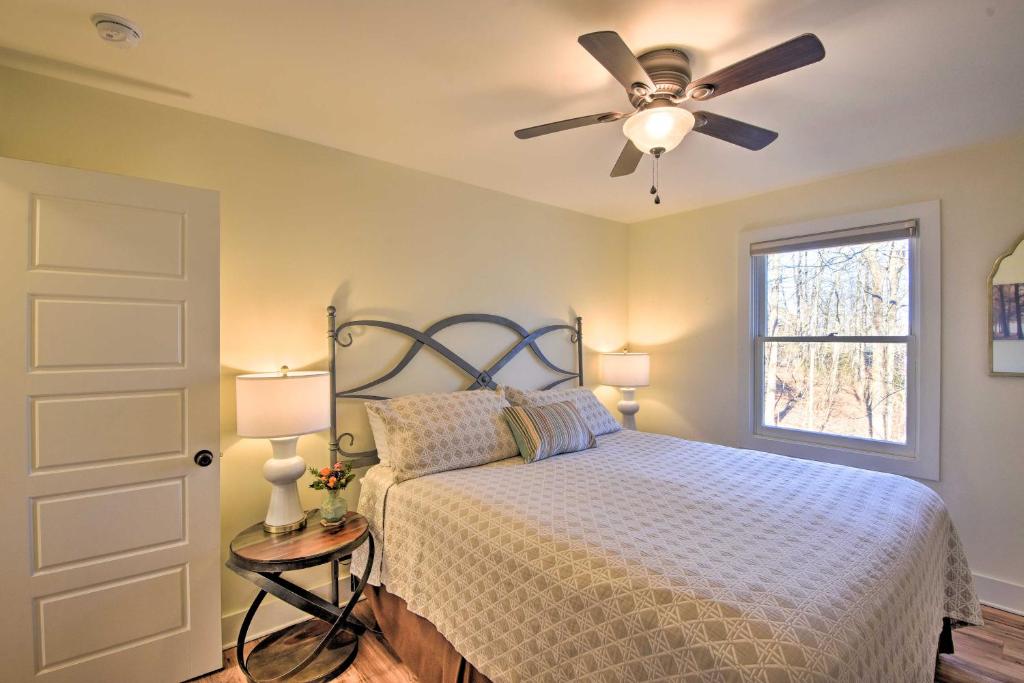 Renovated Chalet-Style Escape Less Than 1 Mi to Town! - image 3