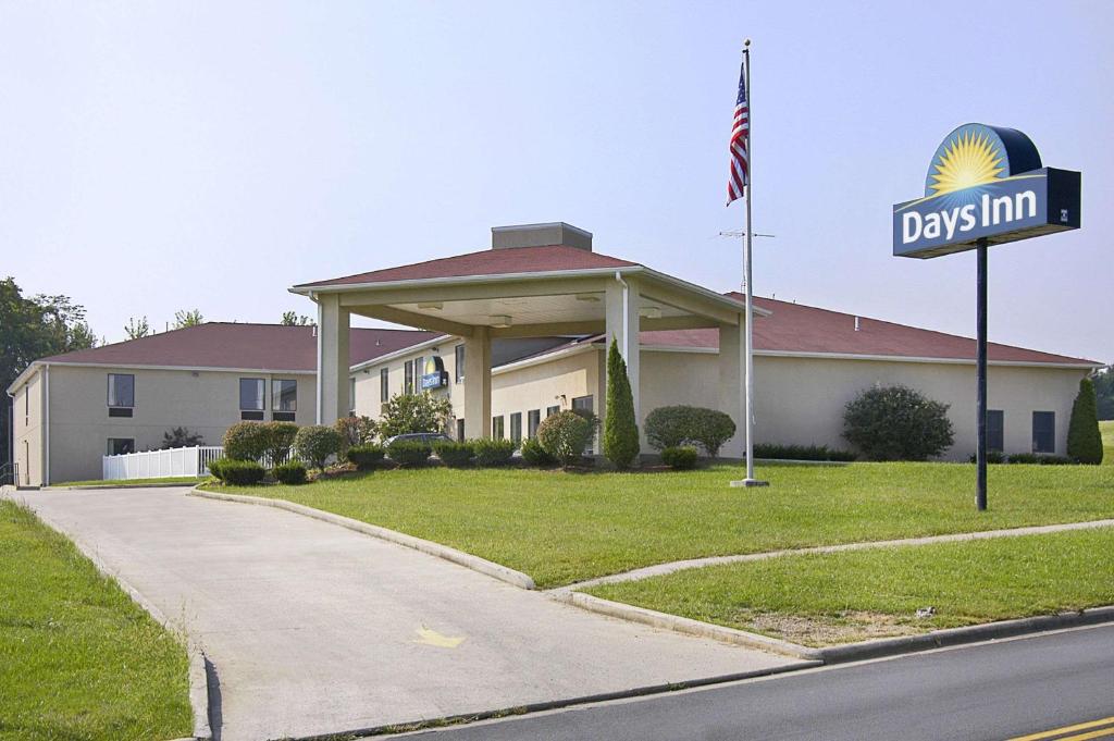 Days Inn by Wyndham Hillsboro - main image