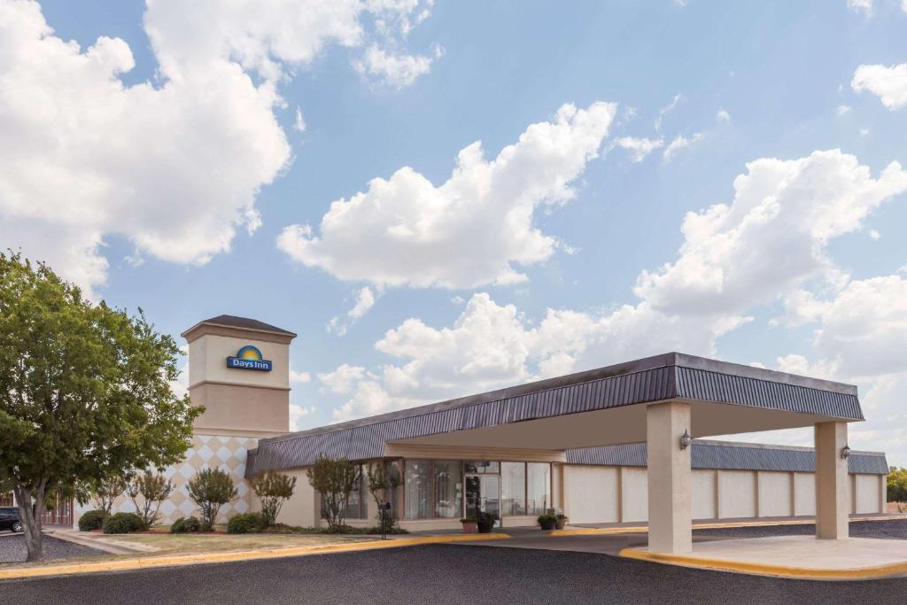Days Inn by Wyndham Hillsboro TX - main image