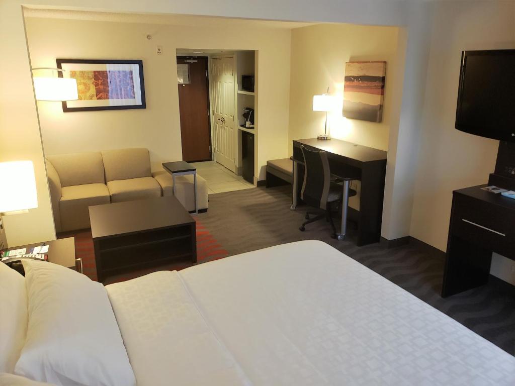 Holiday Inn Express Portland West/Hillsboro an IHG Hotel - image 7