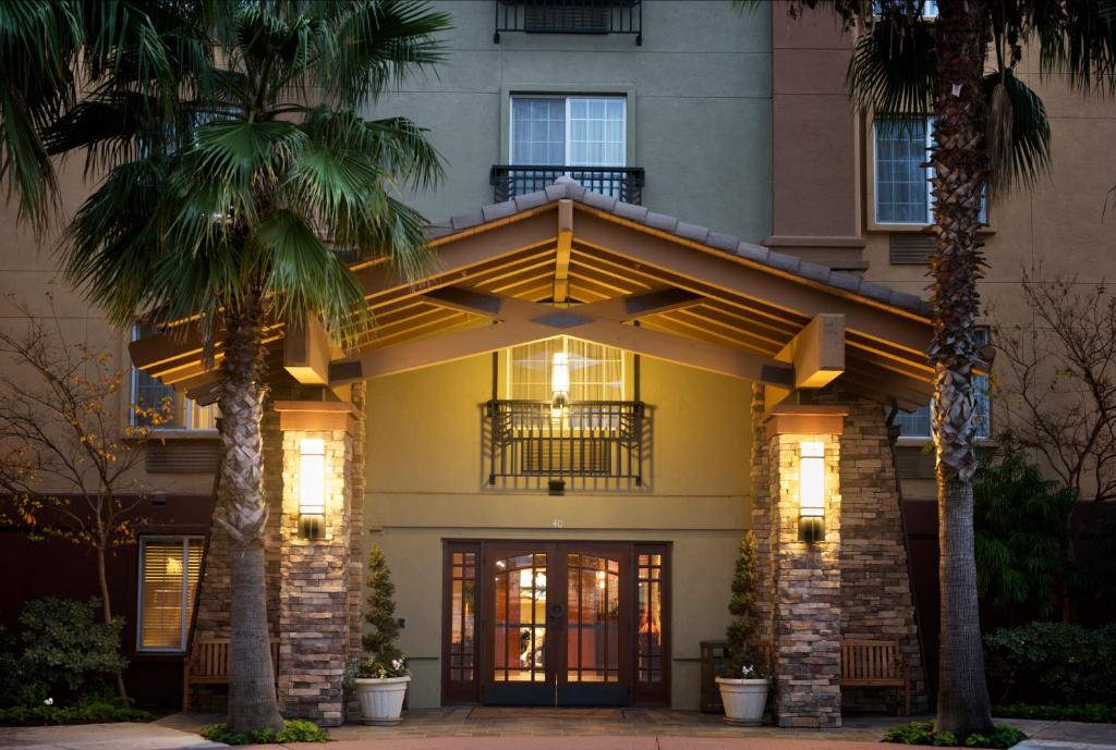 Larkspur Landing Hillsboro-An All-Suite Hotel - image 7