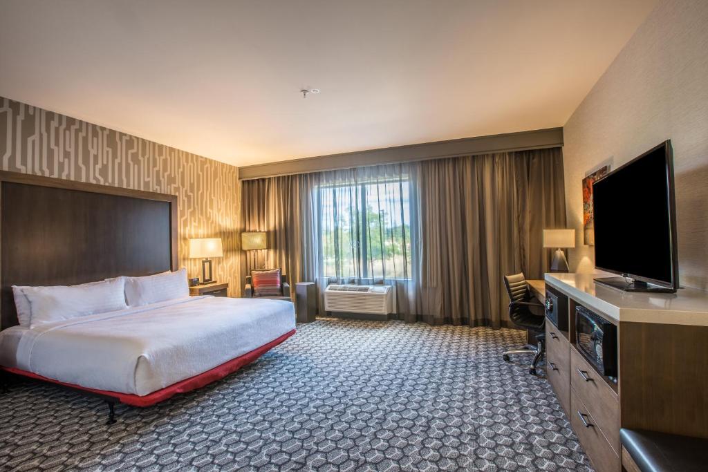 Holiday Inn Portland West - Hillsboro an IHG Hotel - image 2