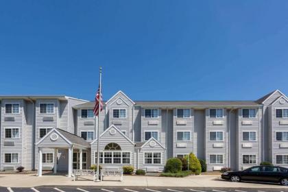 Microtel Inn & Suites by Wyndham Hillsborough - image 9
