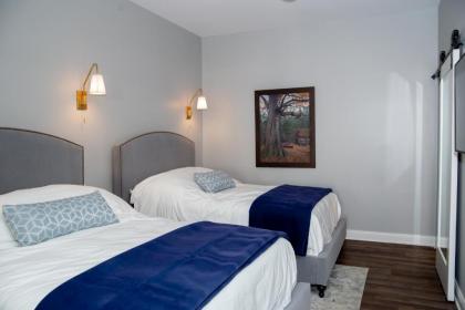 The Colonial Inn - image 8