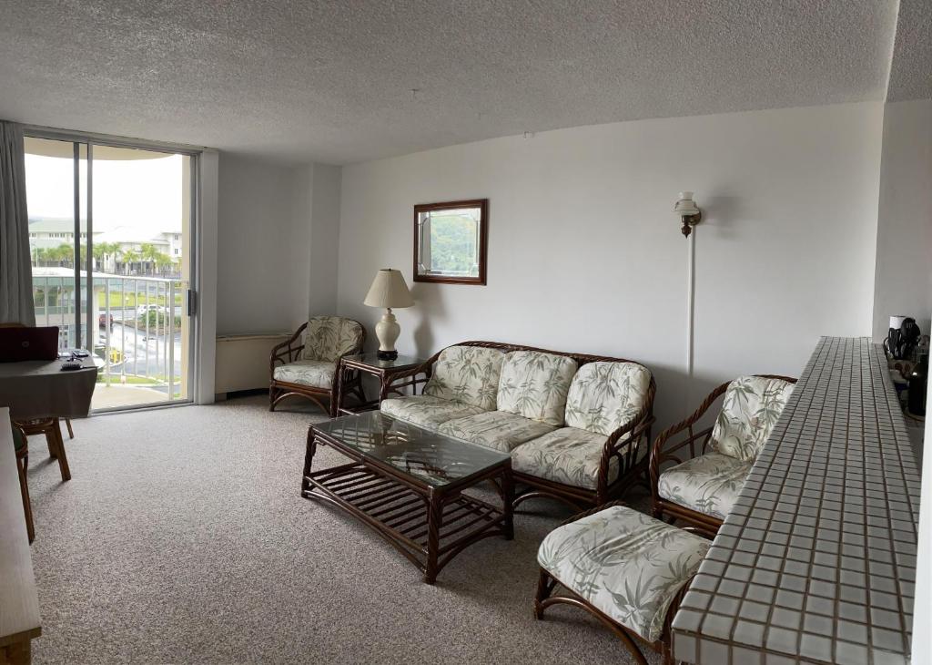 Hilo Downtown Condo Walk to Beaches - image 6