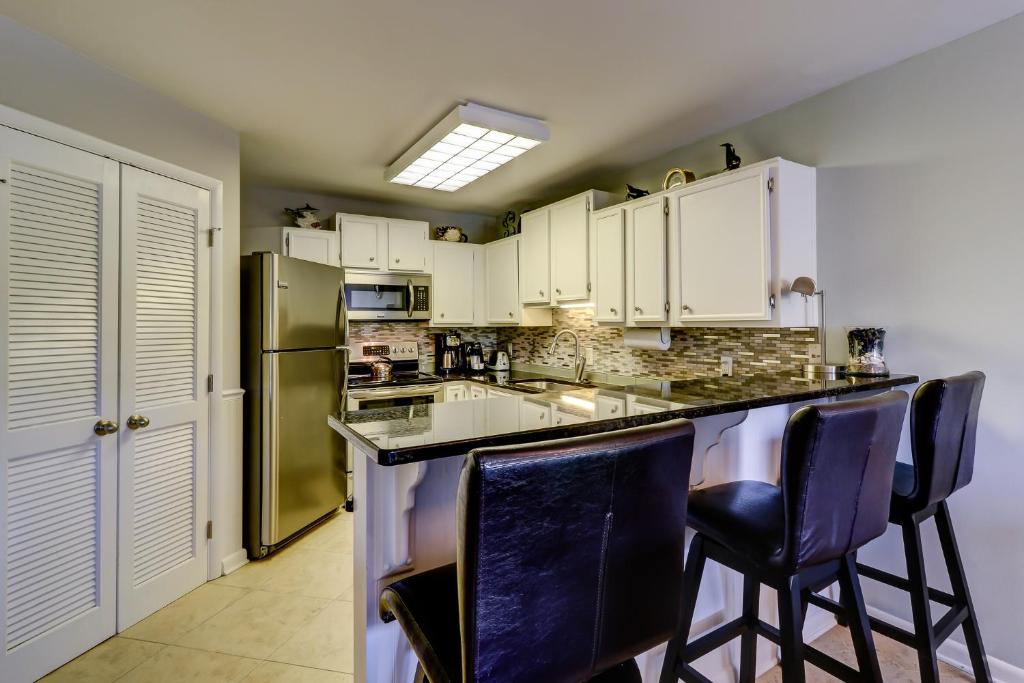 512 Oceanwalk 2 BR Forest Beach Condo - main image