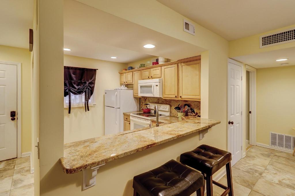 105 Beckenham 2 BR Port Royal Beach - image 3