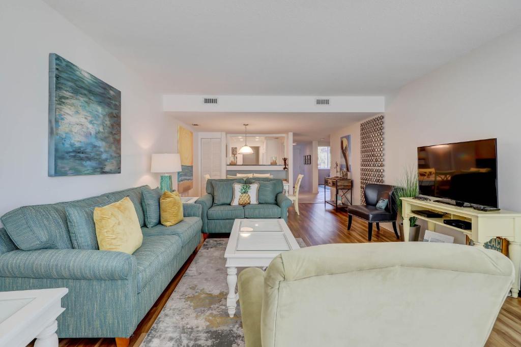 Shorewood Condos - main image