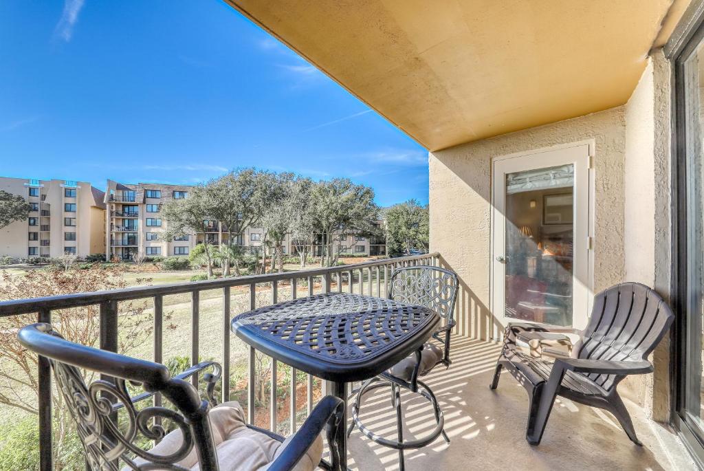 Island Club 3 - image 4