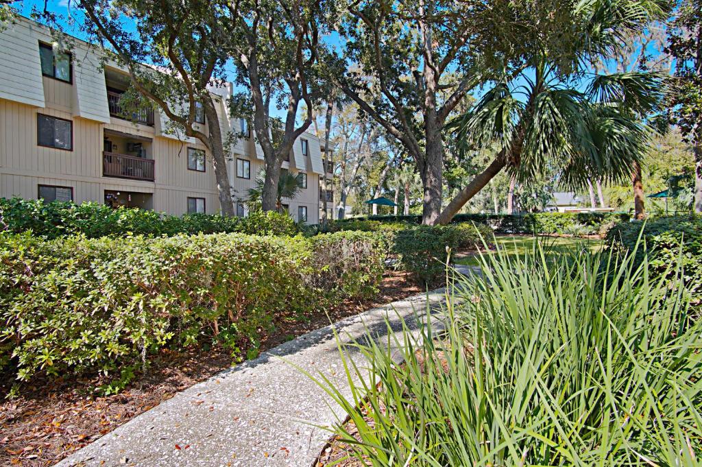 First-Floor Condo - Steps to Beach Coligny Plaza! - image 3