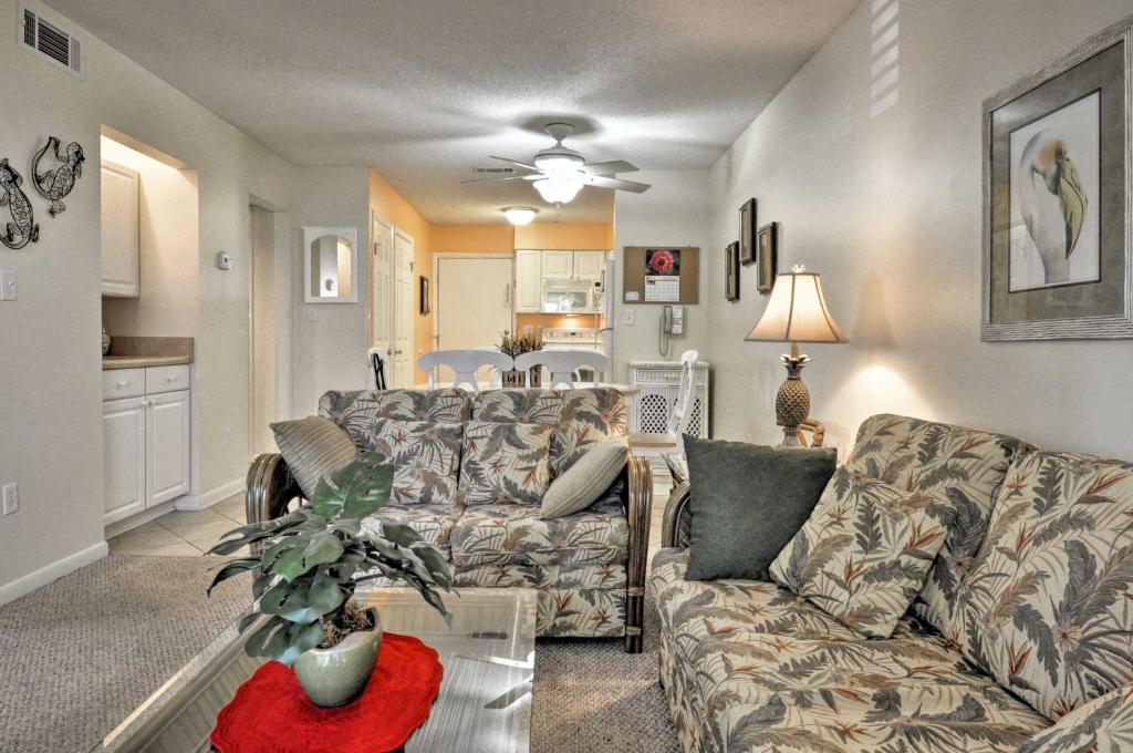 Hilton Head Condo with Pool Hot Tub - Walk to Beach! - main image