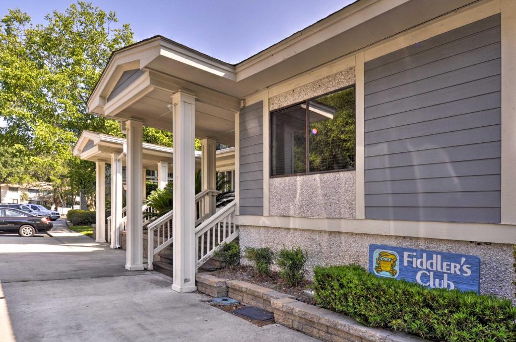 Hilton Head Condo with Pool Hot Tub - Walk to Beach! - image 3