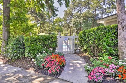 Hilton Head Condo with Pool Hot Tub - Walk to Beach! - image 4