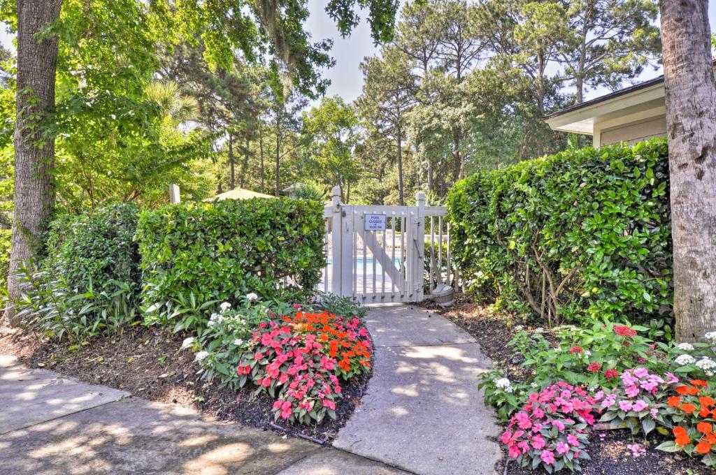 Hilton Head Condo with Pool Hot Tub - Walk to Beach! - image 4