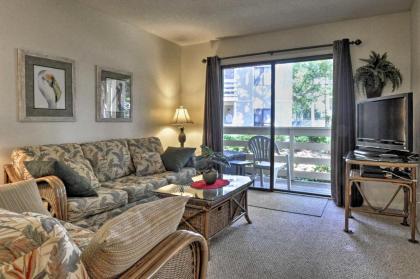 Hilton Head Condo with Pool Hot Tub - Walk to Beach! - image 9