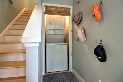Hilton Head Resort Condo half Mile to Coligny Beach! - image 3