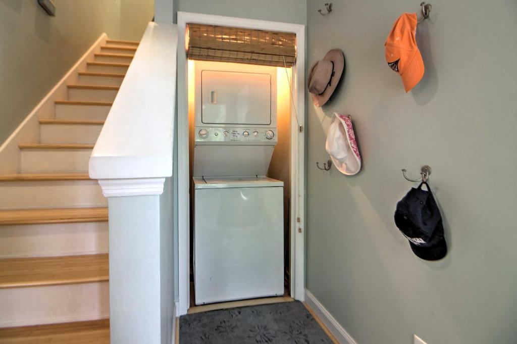 Hilton Head Resort Condo half Mile to Coligny Beach! - image 3