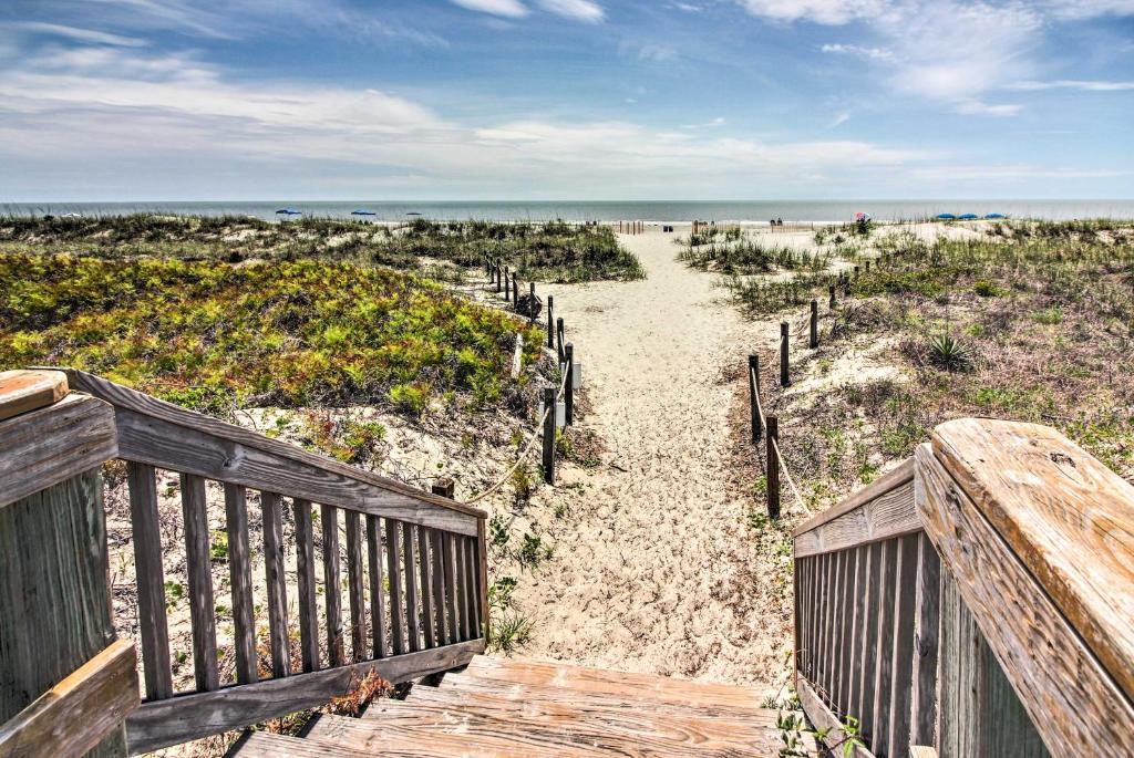 Hilton Head Island Condo with Pool - Steps to Beach! - main image