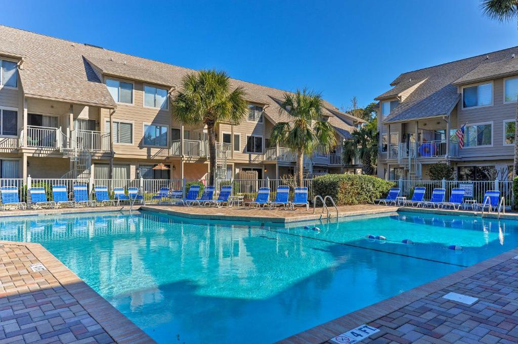 Chic Hilton Head Villa with Balcony-Walk to the Beach - main image