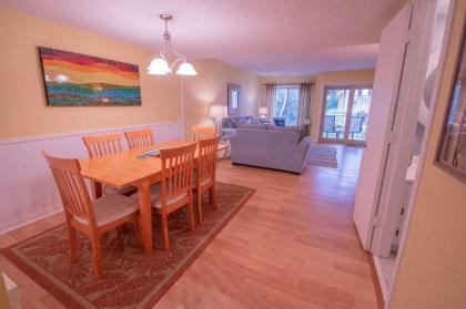 Chic Hilton Head Villa with Balcony-Walk to the Beach - image 10