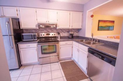Chic Hilton Head Villa with Balcony-Walk to the Beach - image 11