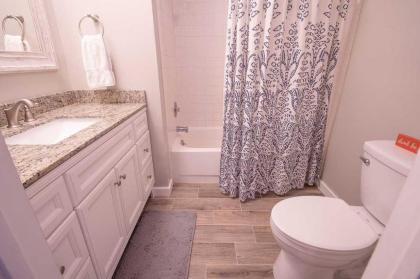 Chic Hilton Head Villa with Balcony-Walk to the Beach - image 14
