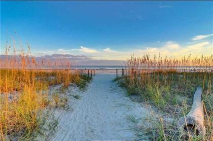 Chic Hilton Head Villa with Balcony-Walk to the Beach - image 18