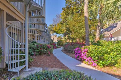 Chic Hilton Head Villa with Balcony-Walk to the Beach - image 2